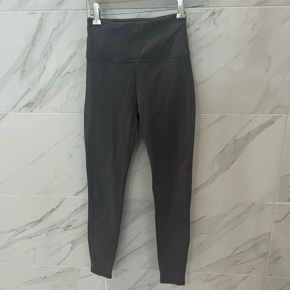 UNLABELED LEGGINGS - Picture 6 of 8